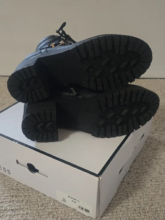 GUESS Canaly Platform Combat Boot NIB - Picture 4 of 6